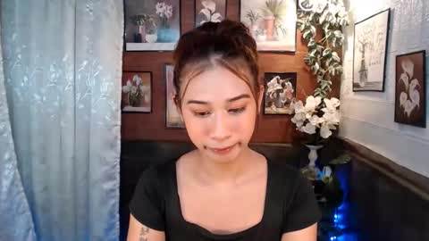 ur_rianlover online show from October 9, 2025, 9:24 pm