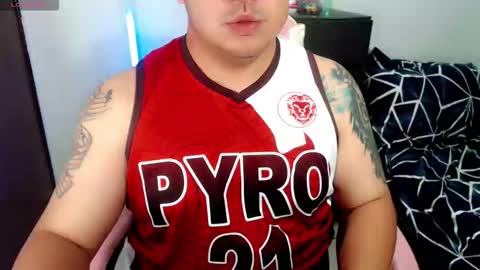 Snapshot of urasain_chub921 chatting on November 8, 2025, 8:40 pm Mike online show from November 8, 2025, 8:40 pm