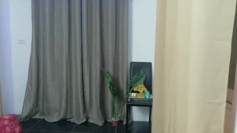 urasian_crisa online show from November 3, 2025, 12:39 pm