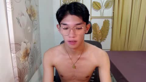 urasian_john20 online show from March 1, 2026, 12:40 pm