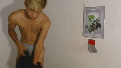 urasian_jomarie online show from March 26, 2026, 9:42 pm