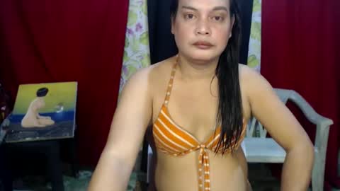 Snapshot of urasiandominaxx chatting on September 29, 2025, 5:23 am Diane online show from September 29, 2025, 5:23 am