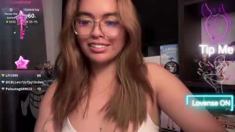 urdimplegurl online show from June 2, 2026, 8:22 pm