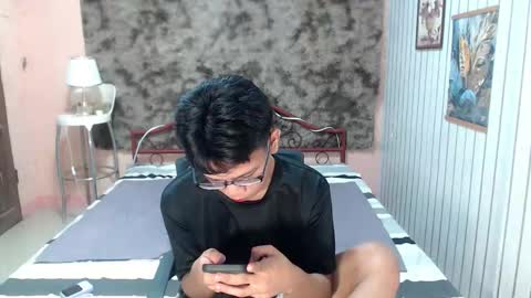 urdreamboy_doms online show from May 4, 2026, 4:58 pm
