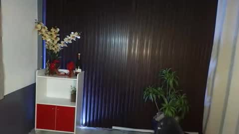 urfave_bbgirl online show from November 25, 2025, 10:26 am