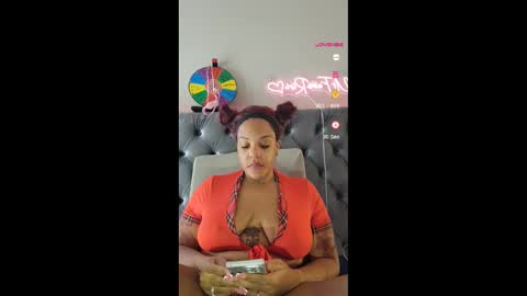 Snapshot of urfaveriri chatting on October 20, 2025, 12:05 pm urfaveriri online show from October 20, 2025, 12:05 pm