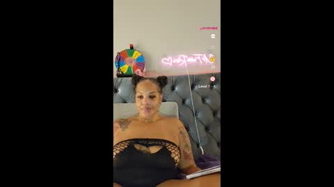 Snapshot of urfaveriri chatting on November 4, 2025, 10:36 am urfaveriri online show from November 4, 2025, 10:36 am