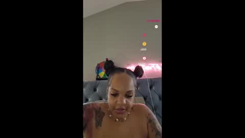 Snapshot of urfaveriri chatting on November 8, 2025, 3:23 pm urfaveriri online show from November 8, 2025, 3:23 pm