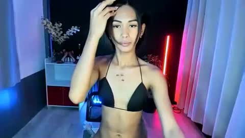 Rianne online show from November 9, 2025, 4:49 pm