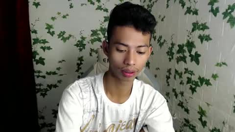 Snapshot of urhotfuckingass chatting on January 29, 2025, 11:25 pm richard online show from January 29, 2025, 11:25 pm