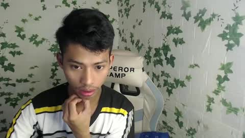 Snapshot of urhotfuckingass chatting on February 13, 2025, 11:26 pm richard online show from February 13, 2025, 11:26 pm