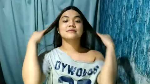 urhottie_bella online show from June 27, 2026, 4:12 pm