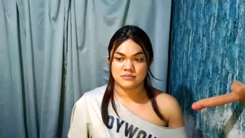 urhottie_bella online show from July 13, 2026, 7:22 am