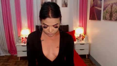 Snapshot of urlegendarysex chatting on February 11, 2025, 1:30 pm Queen Nicole online show from February 11, 2025, 1:30 pm