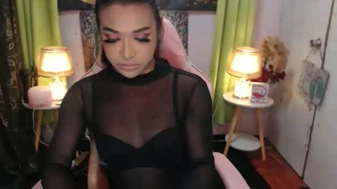 Snapshot of urlegendarysex chatting on February 17, 2025, 9:03 am Queen Nicole online show from February 17, 2025, 9:03 am