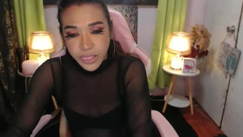 Snapshot of urlegendarysex chatting on February 17, 2025, 12:16 pm Queen Nicole online show from February 17, 2025, 12:16 pm