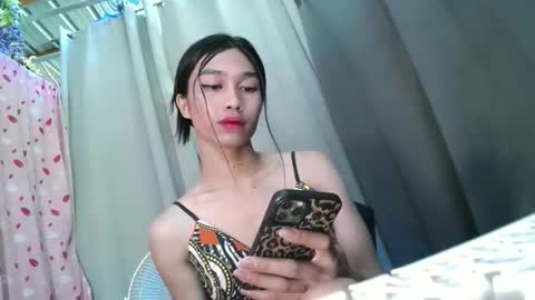 urloverjasmine_xx online show from April 29, 2026, 2:37 am