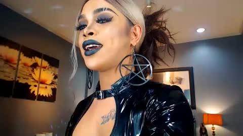 UrMajestyTyra online show from February 5, 2025, 3:45 am