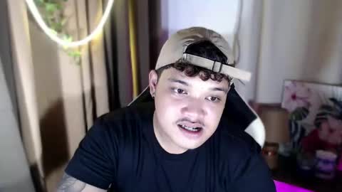 Snapshot of urmilky_shooterxx chatting on October 8, 2025, 4:04 pm Drei online show from October 8, 2025, 4:04 pm