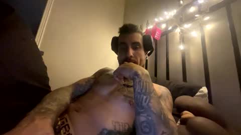 URmomsVIBRTR online show from November 12, 2025, 11:43 am