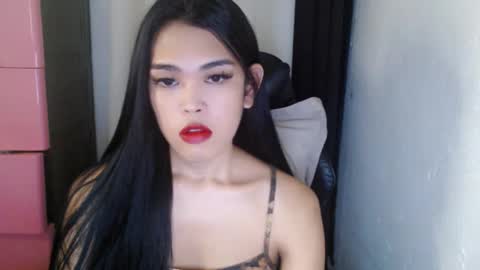 Snapshot of urpinayjenfuckerxxx chatting on January 13, 2025, 1:02 am Jenny online show from January 13, 2025, 1:02 am