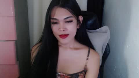 Snapshot of urpinayjenfuckerxxx chatting on January 13, 2025, 4:07 am Jenny online show from January 13, 2025, 4:07 am