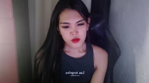 Snapshot of urpinayjenfuckerxxx chatting on January 15, 2025, 11:21 am Jenny online show from January 15, 2025, 11:21 am