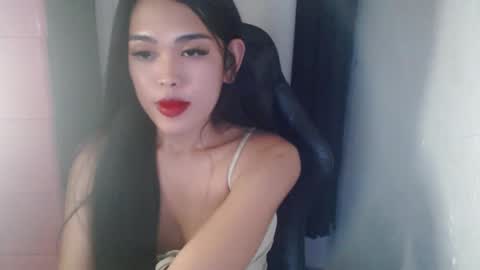Snapshot of urpinayjenfuckerxxx chatting on January 19, 2025, 3:29 am Jenny online show from January 19, 2025, 3:29 am