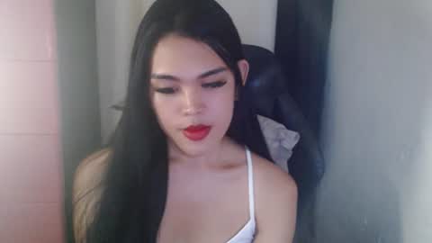 Snapshot of urpinayjenfuckerxxx chatting on January 22, 2025, 12:59 am Jenny online show from January 22, 2025, 12:59 am