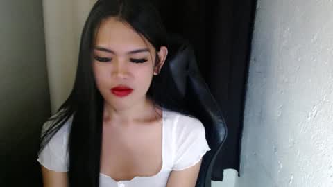Snapshot of urpinayjenfuckerxxx chatting on February 19, 2025, 11:06 am Jenny online show from February 19, 2025, 11:06 am