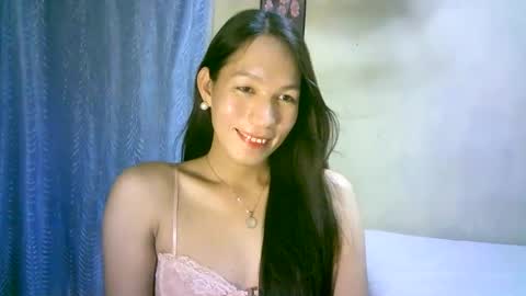 Snapshot of urpinaylovelyjuliaxxx chatting on February 21, 2025, 12:17 pm queen julia not into CHEAPGUY online show from February 21, 2025, 12:17 pm