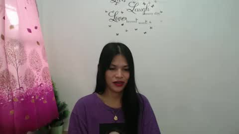 Snapshot of urpreciouspinayxxx chatting on December 3, 2024, 2:14 am hi im kim online show from December 3, 2024, 2:14 am
