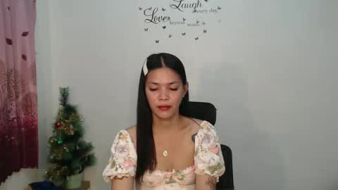 Snapshot of urpreciouspinayxxx chatting on December 3, 2024, 11:33 am hi im kim online show from December 3, 2024, 11:33 am