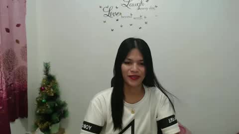 Snapshot of urpreciouspinayxxx chatting on December 4, 2024, 10:46 am hi im kim online show from December 4, 2024, 10:46 am