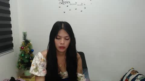 Snapshot of urpreciouspinayxxx chatting on December 5, 2024, 2:55 pm hi im kim online show from December 5, 2024, 2:55 pm