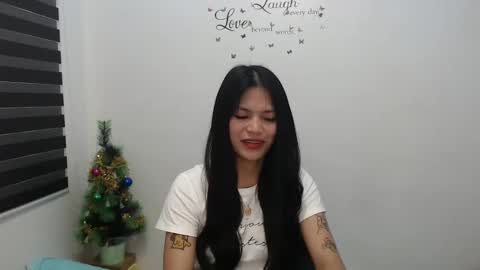 Snapshot of urpreciouspinayxxx chatting on December 9, 2024, 12:45 am hi im kim online show from December 9, 2024, 12:45 am