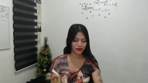 Snapshot of urpreciouspinayxxx chatting on December 14, 2024, 11:07 am hi im kim online show from December 14, 2024, 11:07 am