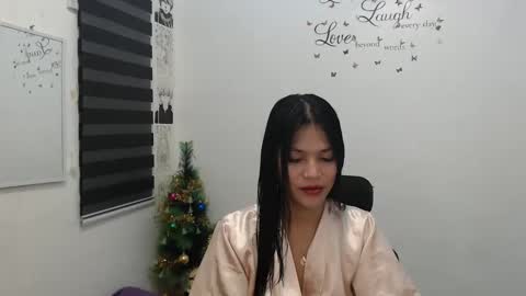 Snapshot of urpreciouspinayxxx chatting on December 18, 2024, 9:47 am hi im kim online show from December 18, 2024, 9:47 am