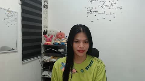 Snapshot of urpreciouspinayxxx chatting on December 28, 2024, 9:52 am hi im kim online show from December 28, 2024, 9:52 am