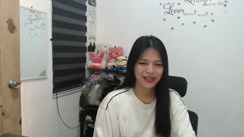 Snapshot of urpreciouspinayxxx chatting on January 7, 2025, 1:28 am hi im kim online show from January 7, 2025, 1:28 am