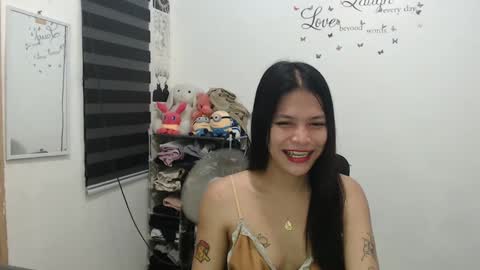 Snapshot of urpreciouspinayxxx chatting on January 7, 2025, 3:44 pm hi im kim online show from January 7, 2025, 3:44 pm