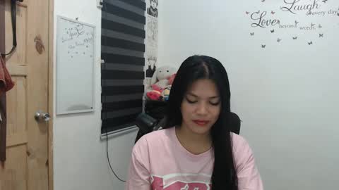 Snapshot of urpreciouspinayxxx chatting on January 27, 2025, 11:43 am hi im kim online show from January 27, 2025, 11:43 am