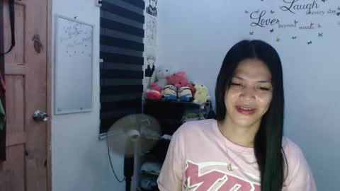 Snapshot of urpreciouspinayxxx chatting on January 27, 2025, 3:07 pm hi im kim online show from January 27, 2025, 3:07 pm