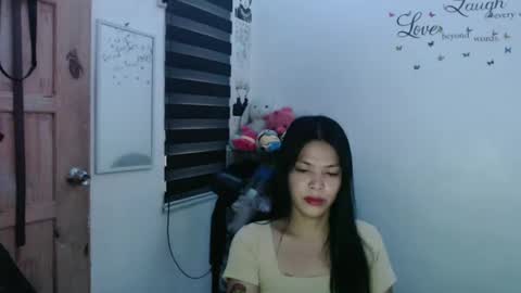 Snapshot of urpreciouspinayxxx chatting on February 9, 2025, 7:27 am hi im kim online show from February 9, 2025, 7:27 am