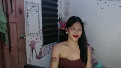 Snapshot of urpreciouspinayxxx chatting on September 21, 2025, 12:18 pm hi im kim online show from September 21, 2025, 12:18 pm