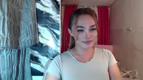 Snapshot of ursexy_debra chatting on December 21, 2024, 12:38 pm TYRA online show from December 21, 2024, 12:38 pm
