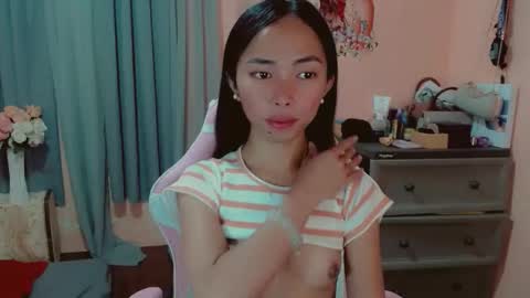 Snapshot of ursexy_michelle chatting on December 6, 2024, 4:58 am Your Future Michelle online show from December 6, 2024, 4:58 am