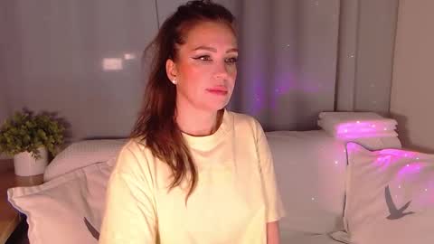 Silvia online show from November 30, 2025, 7:01 am