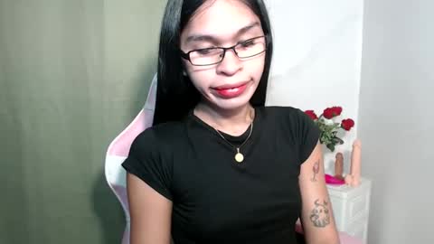ursweet_zeviixx online show from October 4, 2025, 8:45 am