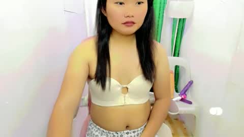 Snapshot of urwildpinayxxx chatting on November 7, 2025, 2:22 am melody online show from November 7, 2025, 2:22 am